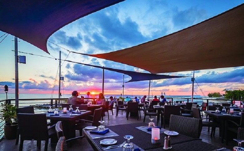 Nearby Luxurious Restaurants To Seventy-Five Mile Beach